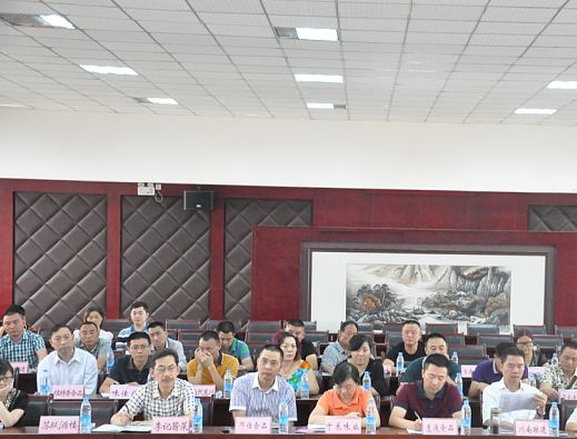 东坡区委、区政府召开企业入驻泡菜风情街座谈会